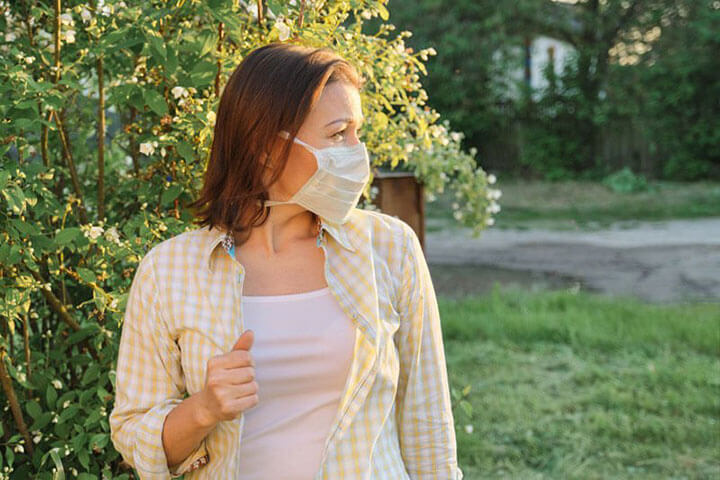 Women wearing a mask 